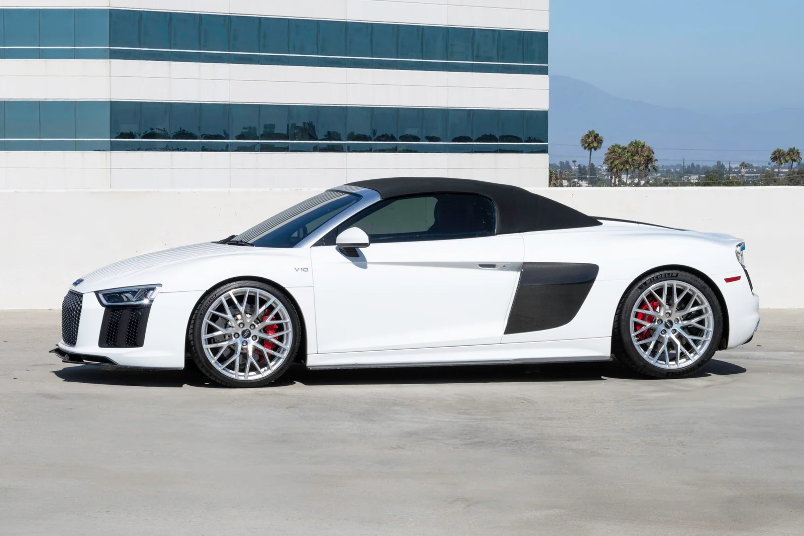 Audi R8 V10 Spyder Rental | Plush Houston Rentals